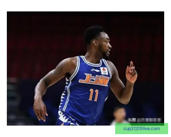 格纳布里模仿戈雷茨卡搞笑举动引发球迷热议成新热点