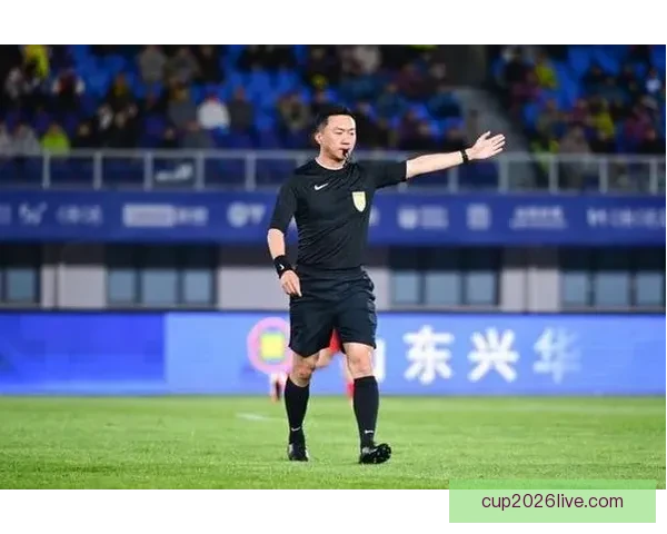 津媒曝光唐顺齐与边裁对话口型 双方均称无法听清内容引热议